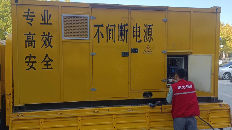 卓资柴油发电机组和UPS电源配合使用时，如何避免切换过程中的电力中断？